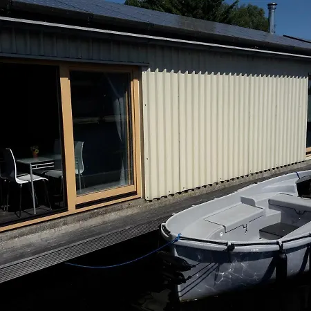 Panzió Boathouse With Bikes 4*