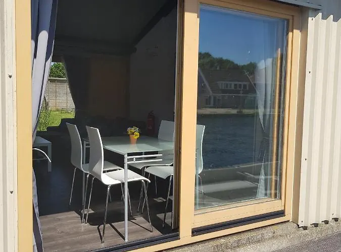 Boathouse With Bikes Bed and breakfast 3*