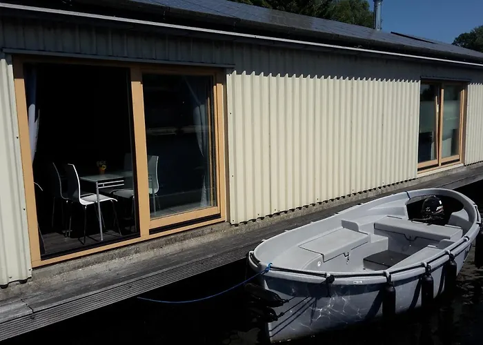 Frühstückspension Boathouse With Bikes 3*