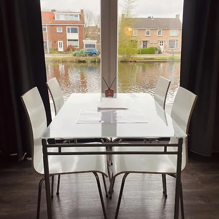 Bed & Breakfast Boathouse With Bikes 3*